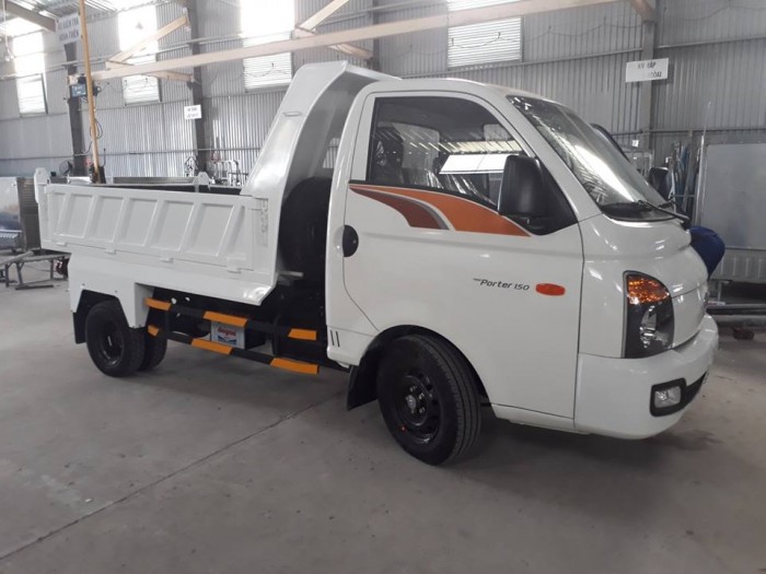 Xe tải Hyundai  H150 1 tấn 5, giá sốc nóc giảm 20 triệu