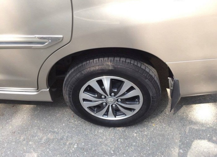 Gia đình cần bán Innova 2016, số sàn màu vàng cát, odo đúng 37.000km
