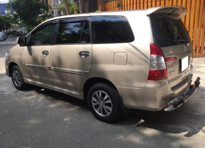 Gia đình cần bán Innova 2016, số sàn màu vàng cát, odo đúng 37.000km