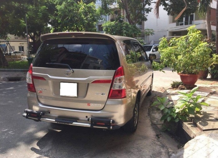 Gia đình cần bán Innova 2016, số sàn màu vàng cát, odo đúng 37.000km