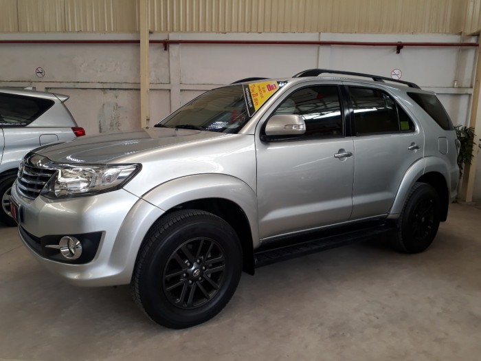 Bán xe Fortuner máy Xăng đời 2015 màu Bạc