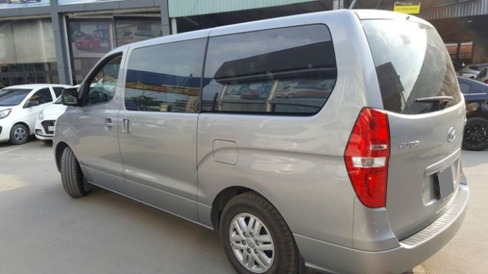 Bán Hyundai Starex 2.5MT 2017 đăng kí 2018 máy dầu