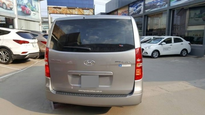 Bán Hyundai Starex 2.5MT 2017 đăng kí 2018 máy dầu