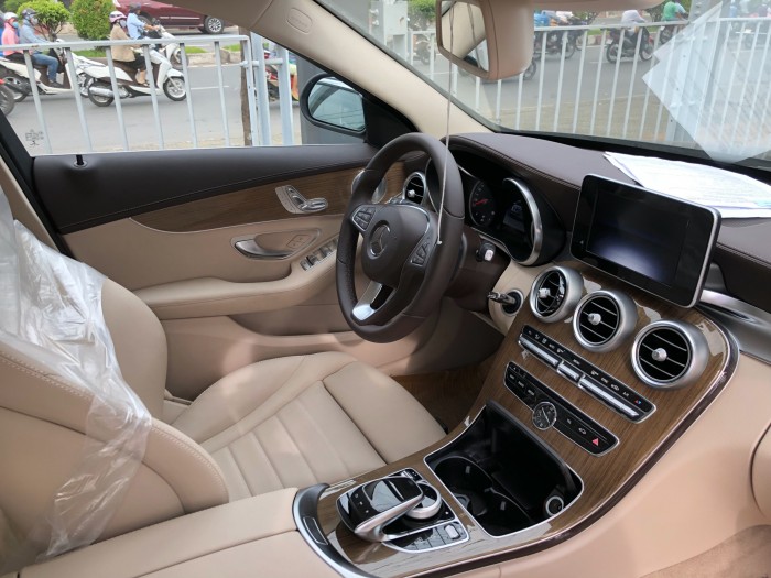 Mercedes-Benz C250 Xe Mới Giá Cũ
