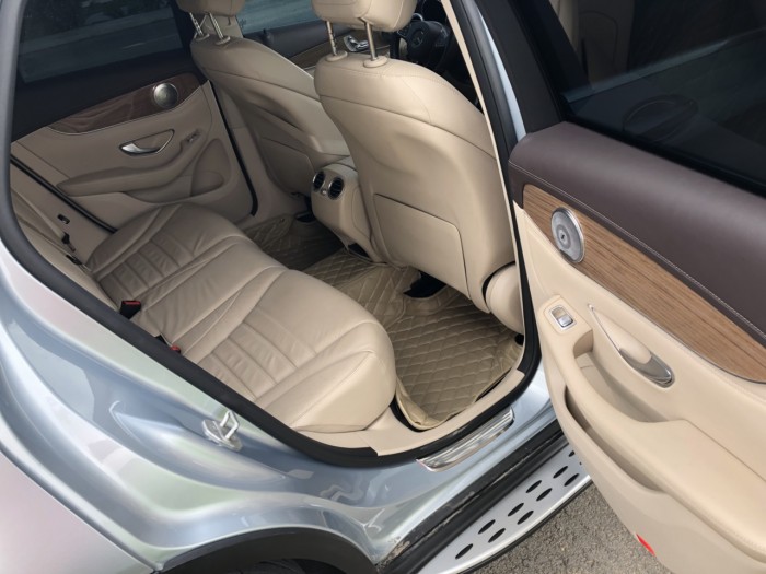 Bán em Mercedes GLC250 AMG 2017 lăn bánh 23.000km, màu xanh bạc