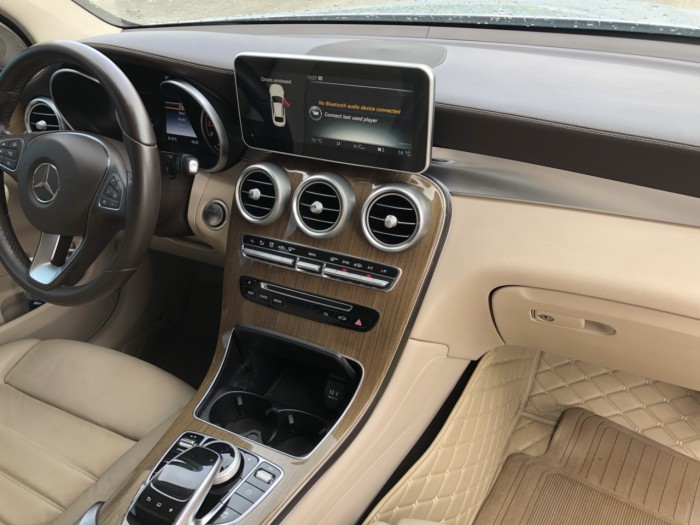 Bán em Mercedes GLC250 AMG 2017 lăn bánh 23.000km, màu xanh bạc