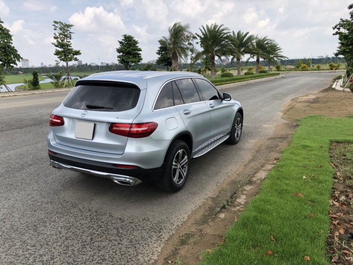 Bán em Mercedes GLC250 AMG 2017 lăn bánh 23.000km, màu xanh bạc
