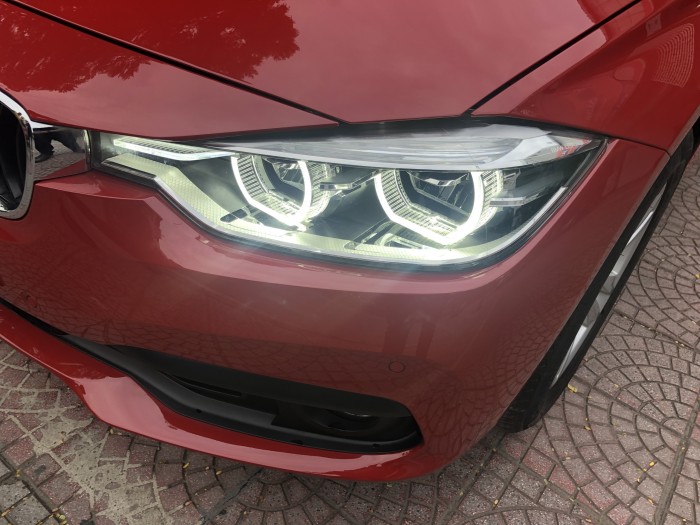 Bán BMW 3 Series 320i sản xuất 2016 đăng ký 05.2018 màu đỏ Biển Hà Nội.