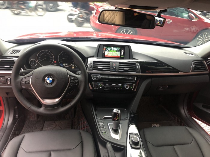Bán BMW 3 Series 320i sản xuất 2016 đăng ký 05.2018 màu đỏ Biển Hà Nội.