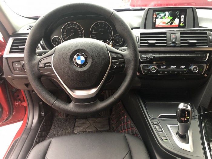 Bán BMW 3 Series 320i sản xuất 2016 đăng ký 05.2018 màu đỏ Biển Hà Nội.