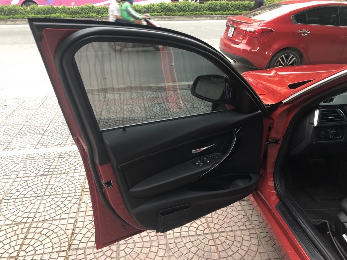 Bán BMW 3 Series 320i sản xuất 2016 đăng ký 05.2018 màu đỏ Biển Hà Nội.