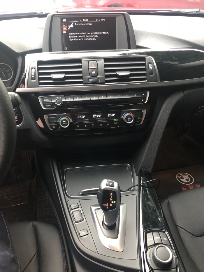Bán BMW 3 Series 320i sản xuất 2016 đăng ký 05.2018 màu đỏ Biển Hà Nội.