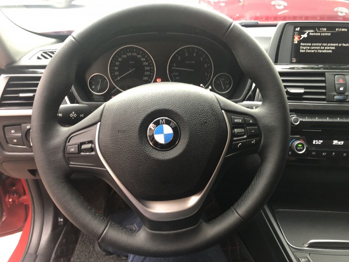 Bán BMW 3 Series 320i sản xuất 2016 đăng ký 05.2018 màu đỏ Biển Hà Nội.