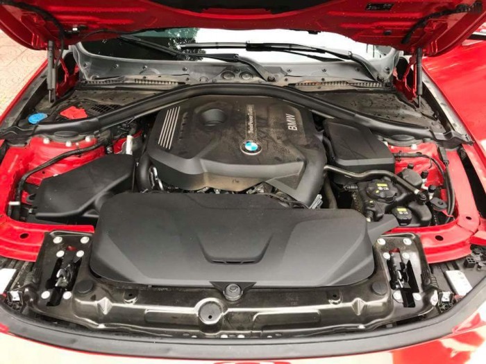 Bán BMW 3 Series 320i sản xuất 2016 đăng ký 05.2018 màu đỏ Biển Hà Nội.