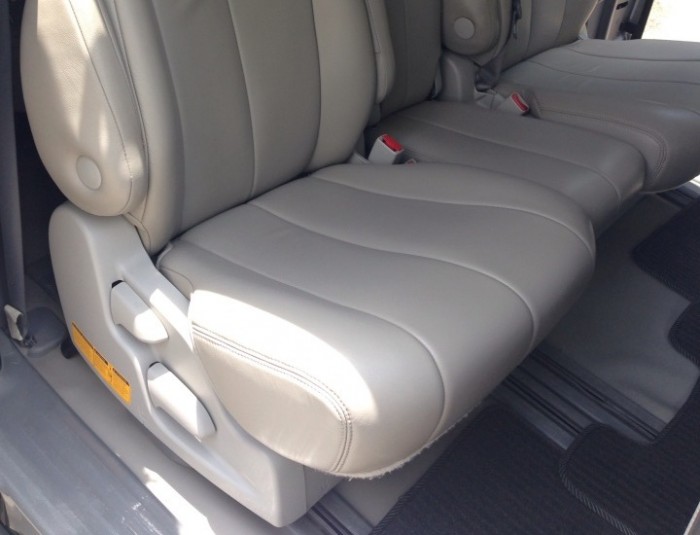 Bán xe Toyota Sienna đời 2011 nhập khẩu Mỹ, màu bạc