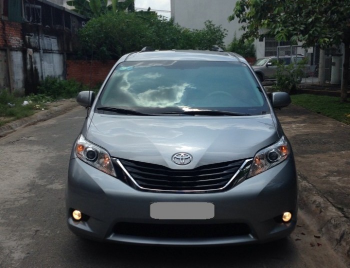 Bán xe Toyota Sienna đời 2011 nhập khẩu Mỹ, màu bạc