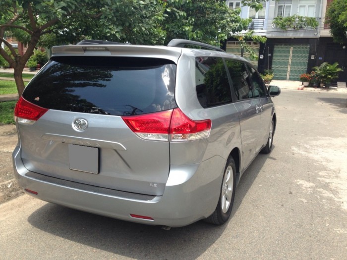 Bán xe Toyota Sienna đời 2011 nhập khẩu Mỹ, màu bạc