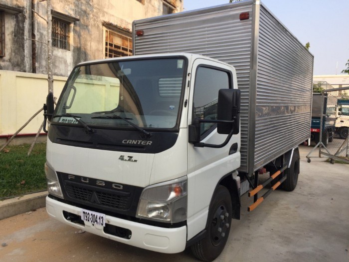 Bán xe tải nhật bản Mitsubishi Canter 4.99 tải trọng 2 tấn 2, đời 2018.