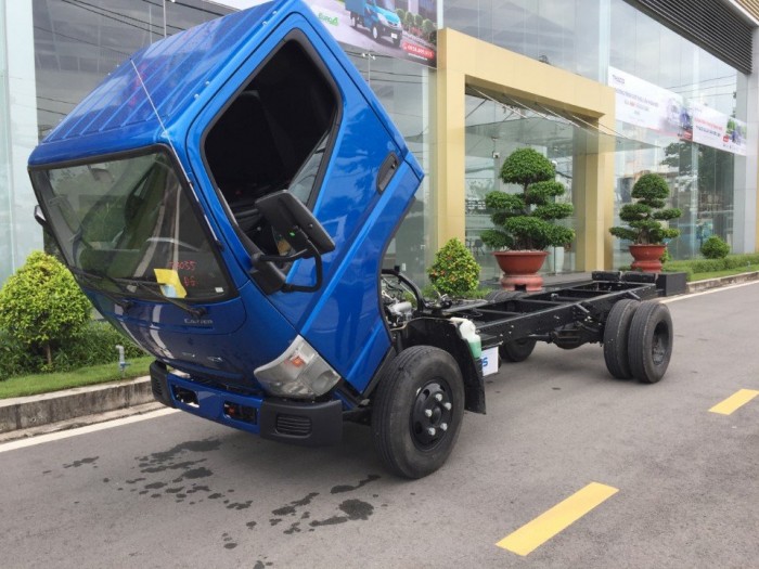 Bán xe tải nhật bản Mitsubishi Canter 4.99 tải trọng 2 tấn 2, đời 2018.