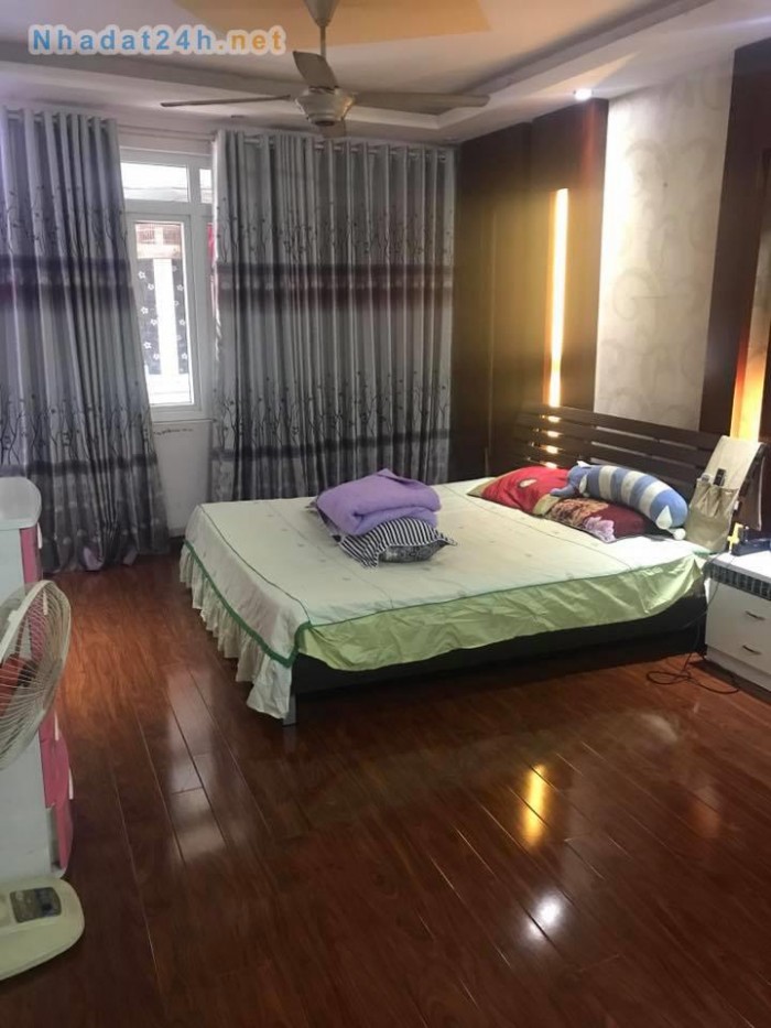 Cần bán gấp nhà đẹp 5 tầng tại phố Nguyễn Lương Bằng ngõ 3m
