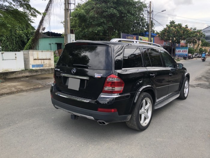 Mercedes GL550 sx 2010 đen huyền thoại nhé.