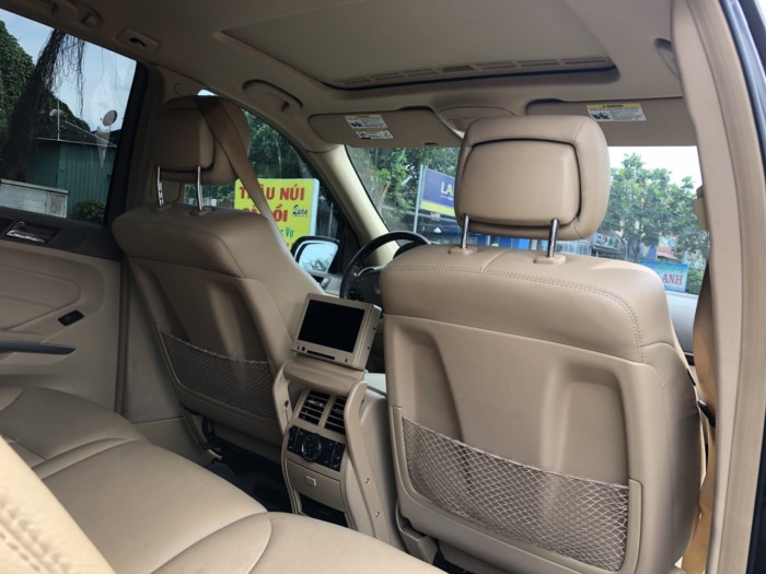 Mercedes GL550 sx 2010 đen huyền thoại nhé. Xe chính chủ