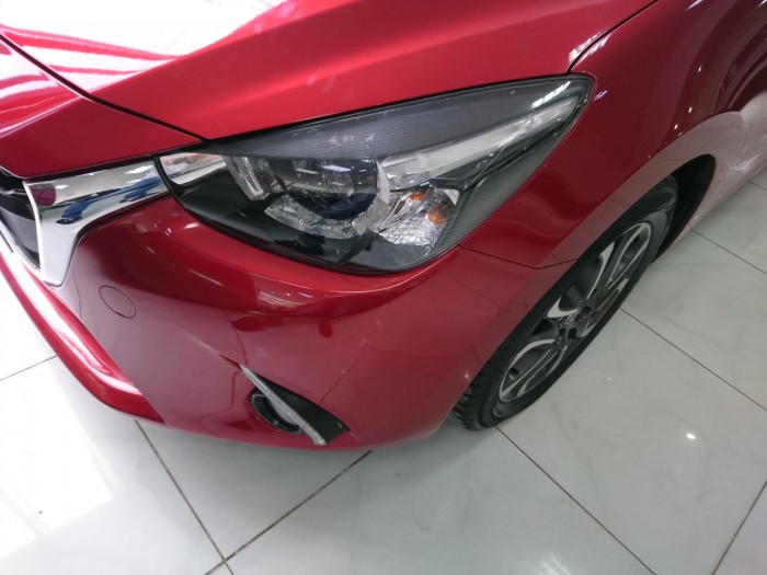 Mazda 2 hatchback 2016 màu đỏ