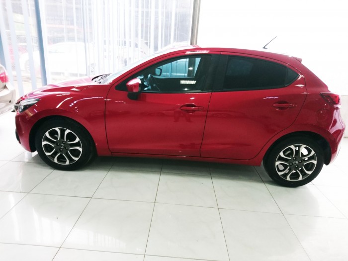 Mazda 2 hatchback 2016 màu đỏ