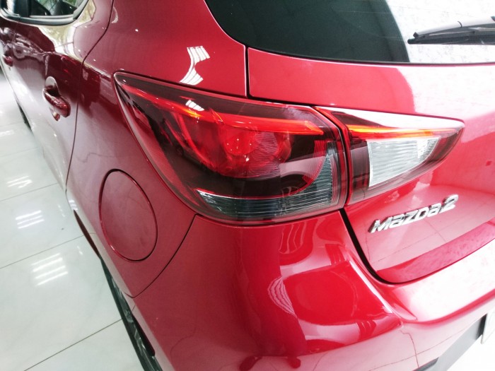 Mazda 2 hatchback 2016 màu đỏ