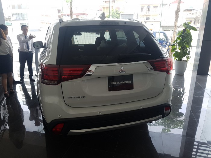 Mitsubishi Outlander 2018 hỗ trợ trả góp 80%