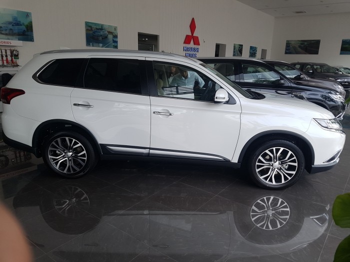 Mitsubishi Outlander 2018 hỗ trợ trả góp 80%