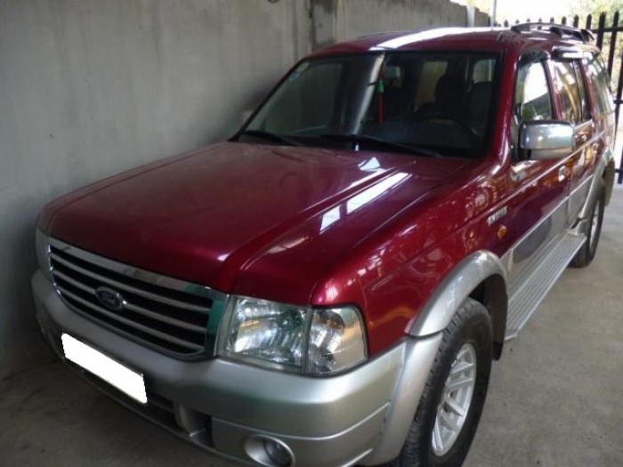 Cần bán xe Ford Everest 2006 dầu số sàn, màu đỏ cực hot
