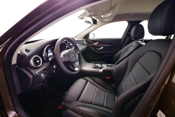 Bán Mercedes C200 2018, màu Nâu...100% mới chính hãng