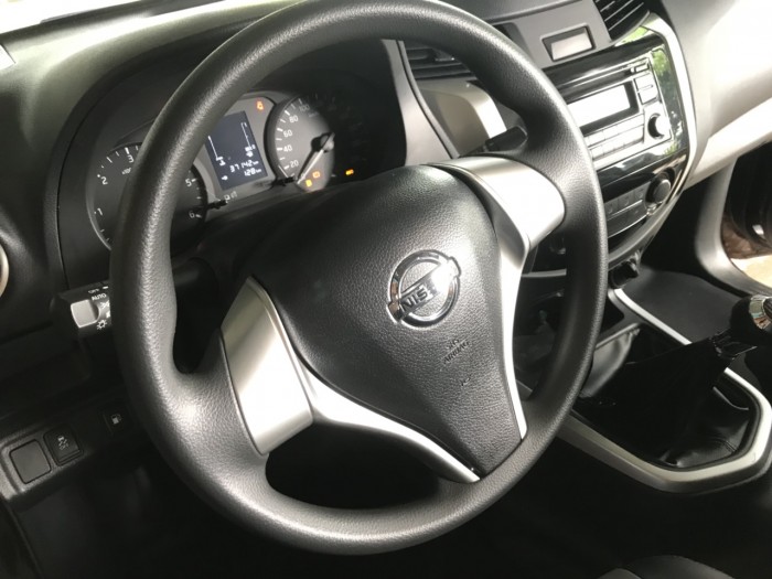 Bán tải Nissan NAVARA SL máy dầu số sàn 2 cầu điện nhập Thái Lan 2016 biển Sài Gòn màu cà phê nâu