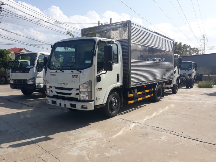 Xe tải isuzu 1t9 thùng kín inox, trả trước 100 triệu giao xe ngay