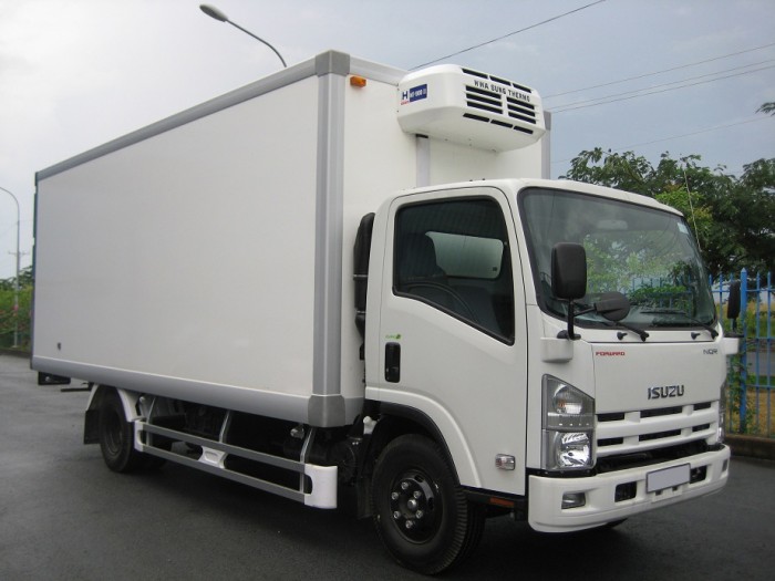 Xe tải isuzu 5 tấn thùng đông lạnh, trả trước 150 triệu, giao xe ngay