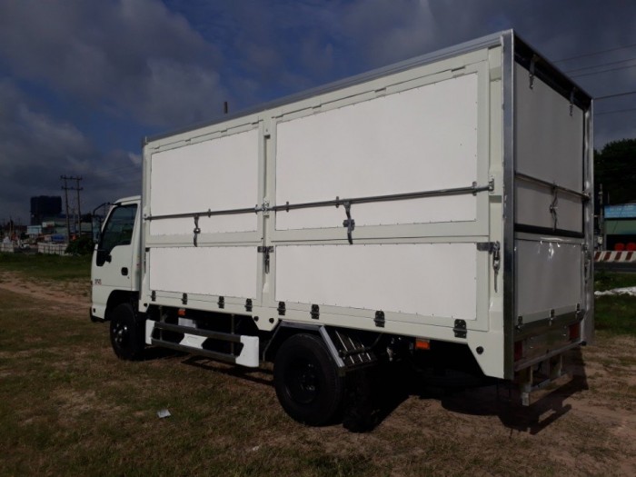 Xe tải isuzu 1t9 thùng cánh dơi, bán hàng lưu động - Trả trước 80 triệu giao luôn xe