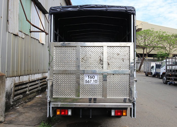 Xe tải isuzu 1t9 thùng mui bạt, có bửng nâng - Trả trước 100 triệu giao luôn xe