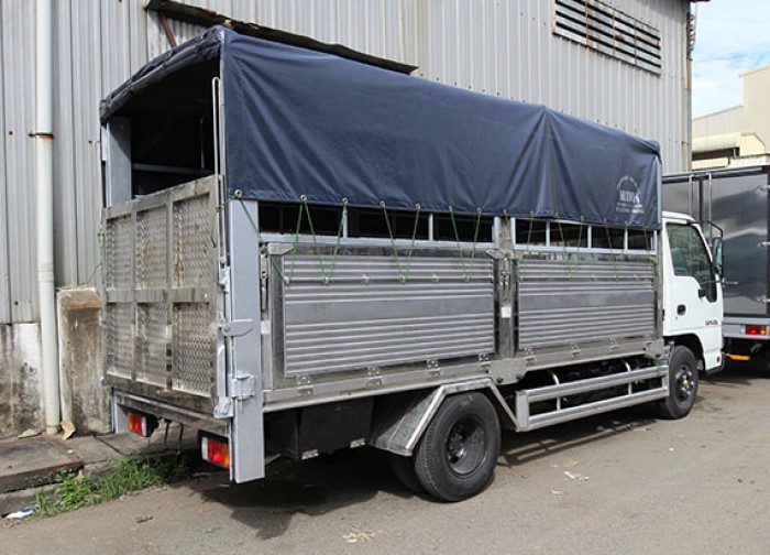 Xe tải isuzu 1t9 thùng mui bạt, có bửng nâng - Trả trước 100 triệu giao luôn xe