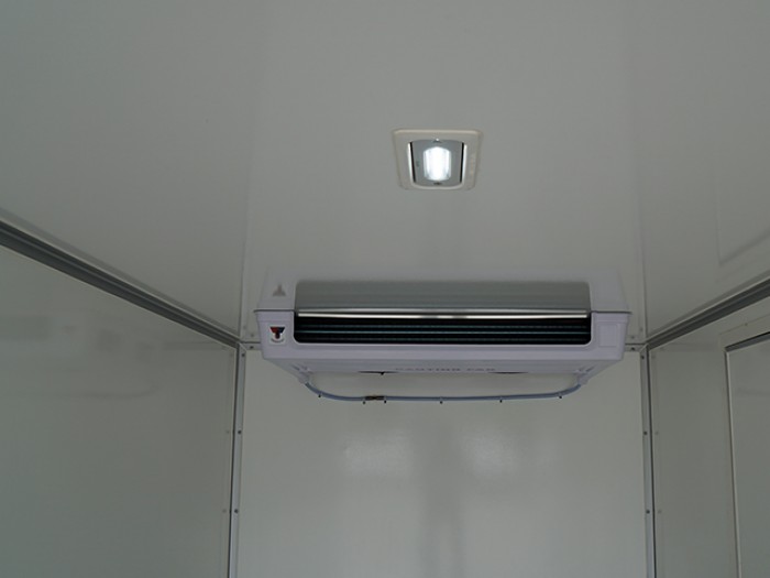 Xe tải isuzu 1t9 thùng đông lạnh - Trả trước 100 triệu giao xe luôn