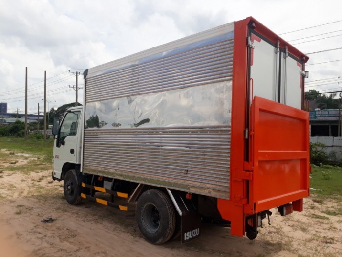 Xe tải isuzu 2t4 thùng kín có bửng nâng, trả trước 100 triệu giao xe luôn
