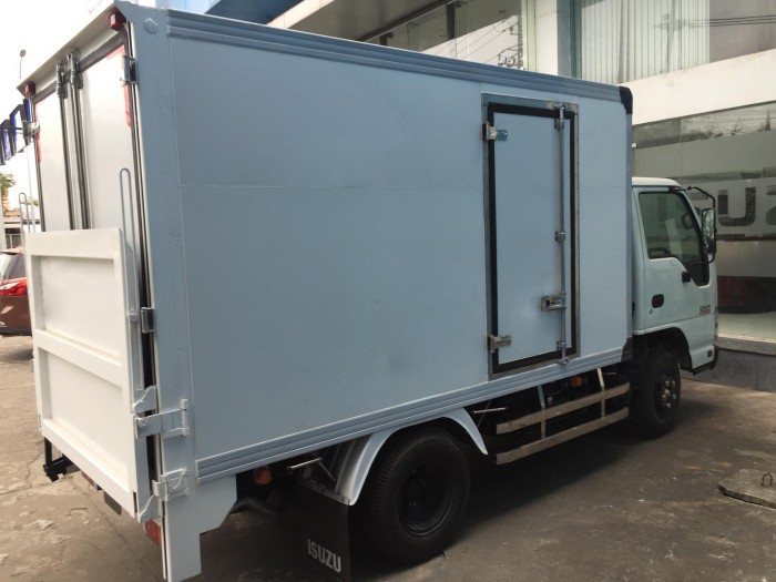 Xe tải isuzu 2t4 thùng kín có bửng nâng, trả trước 100 triệu giao xe luôn