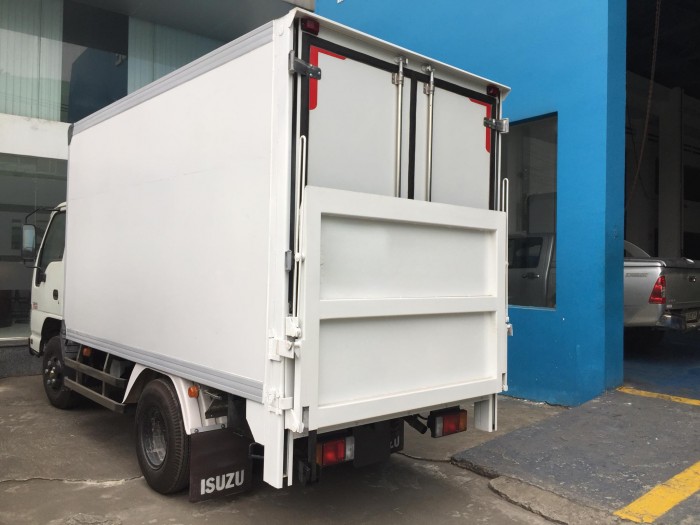 Xe tải isuzu 2t4 thùng kín có bửng nâng, trả trước 100 triệu giao xe luôn