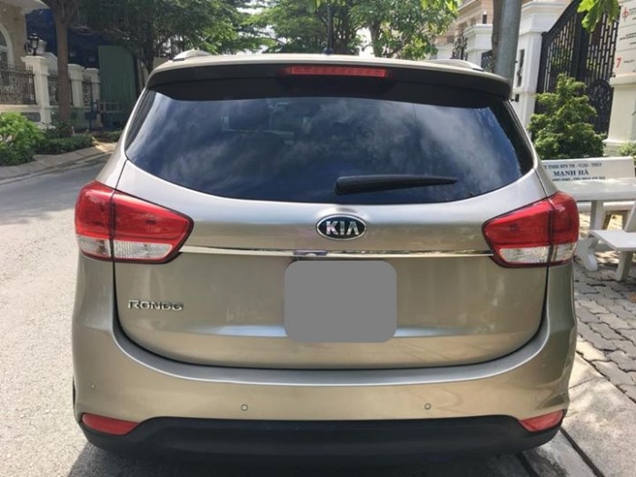 Đi nước ngoài gấp cần bán xe Kia Rondo 2016 số tự động màu vàng