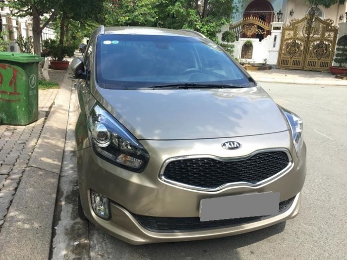 Đi nước ngoài gấp cần bán xe Kia Rondo 2016 số tự động màu vàng
