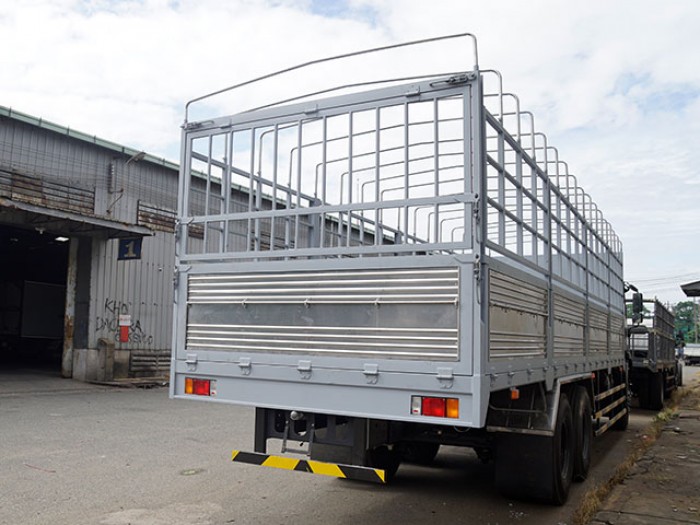 Xe tải isuzu 15 tấn thùng mui bạt - Trả trước 200 triệu,giao xe ngay