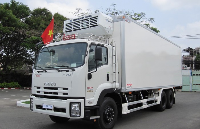 Xe tải isuzu 15 tấn thùng đông lạnh - Trả trước 200 triệu giao luôn xe