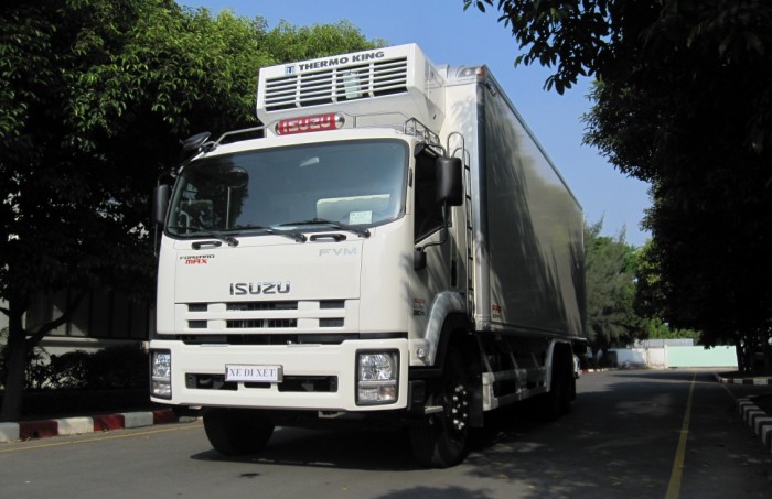 Xe tải isuzu 15 tấn thùng đông lạnh - Trả trước 200 triệu giao luôn xe