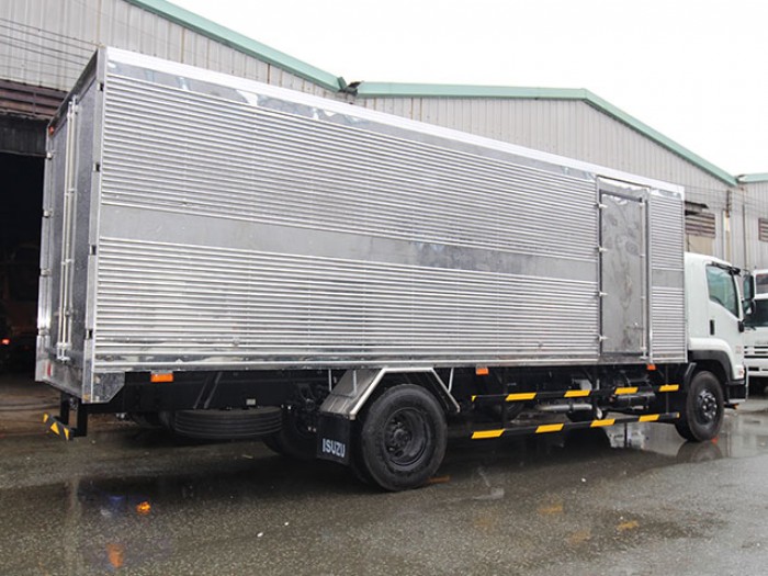 Xe tải isuzu 8t2 thùng kín inox - Trả trước 200 triệu