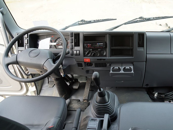 Xe tải isuzu 8t2 thùng kín inox - Trả trước 200 triệu